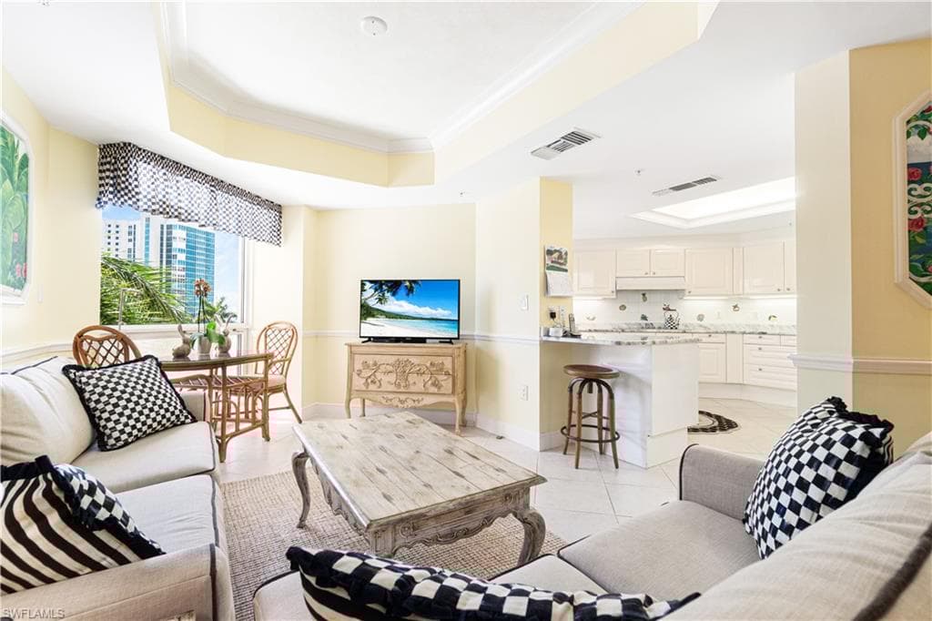 4021 Gulf Shore Blvd N 405, Naples, FL 34103-10