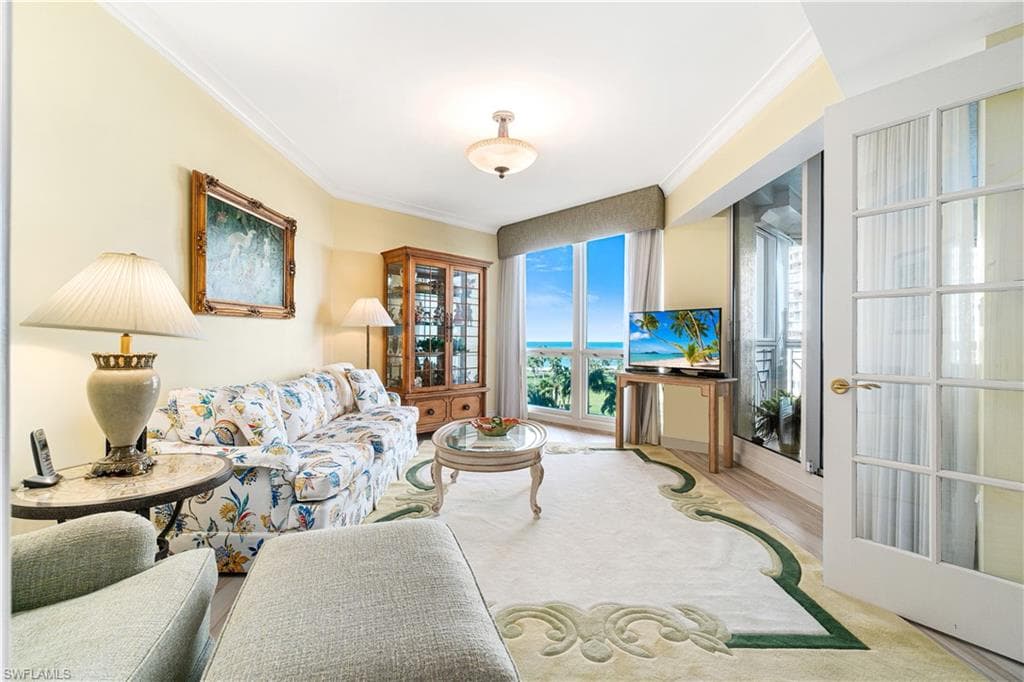 4021 Gulf Shore Blvd N 405, Naples, FL 34103-23