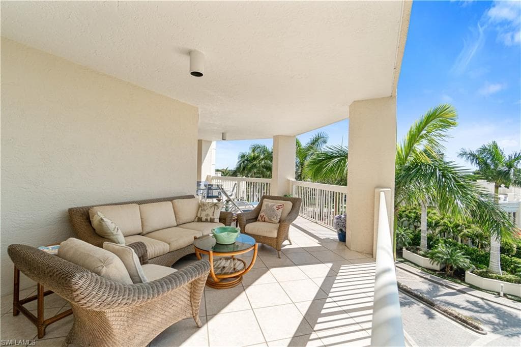 4021 Gulf Shore Blvd N 405, Naples, FL 34103-26
