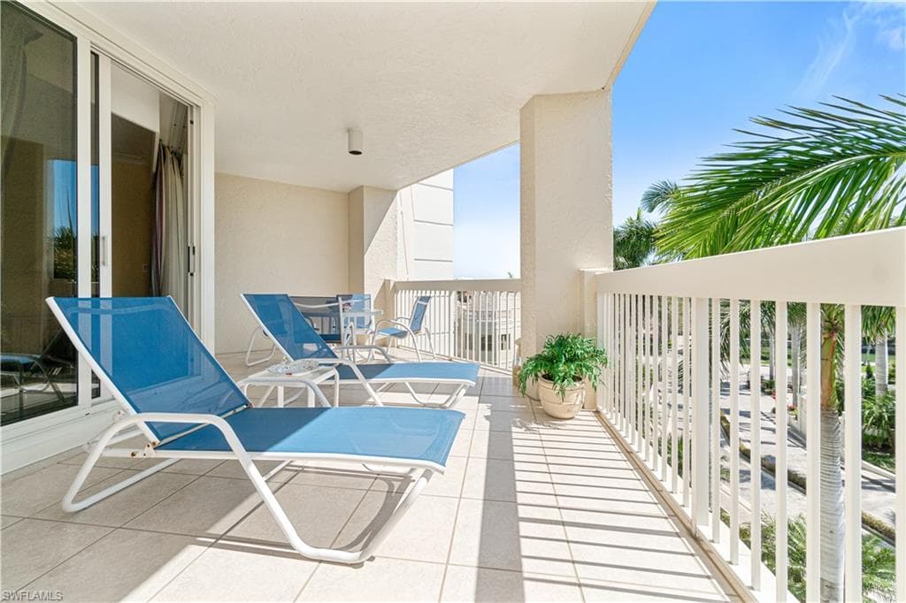 4021 Gulf Shore Blvd N 405, Naples, FL 34103-27