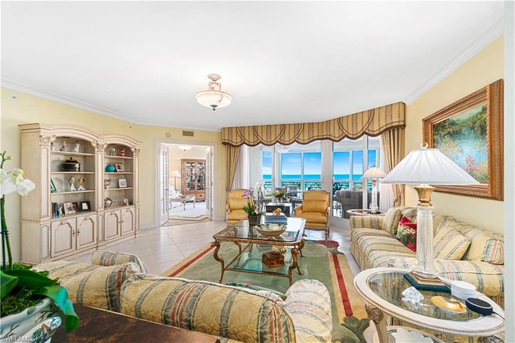 4021 Gulf Shore Blvd N 405, Naples, FL 34103-5