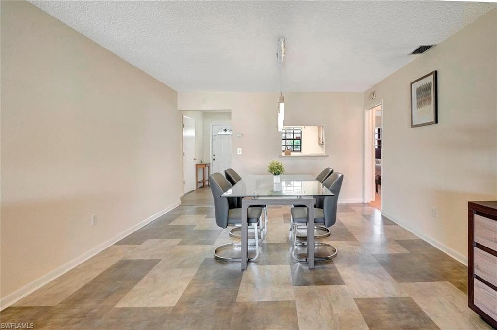 1501 Palm Woode Dr, Fort Myers, FL 33919-8