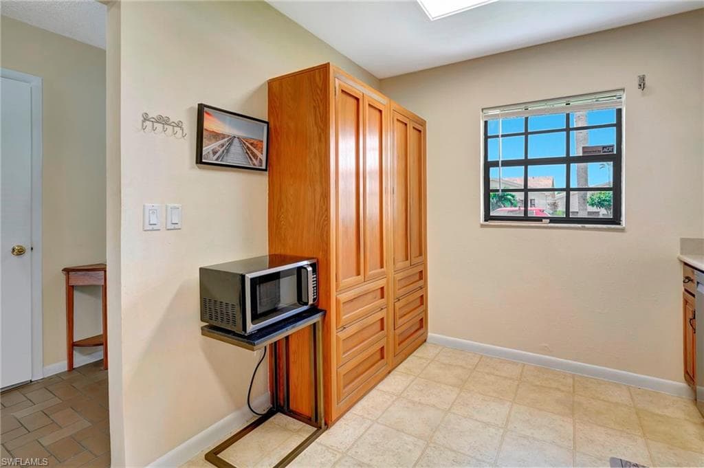 1501 Palm Woode Dr, Fort Myers, FL 33919-16