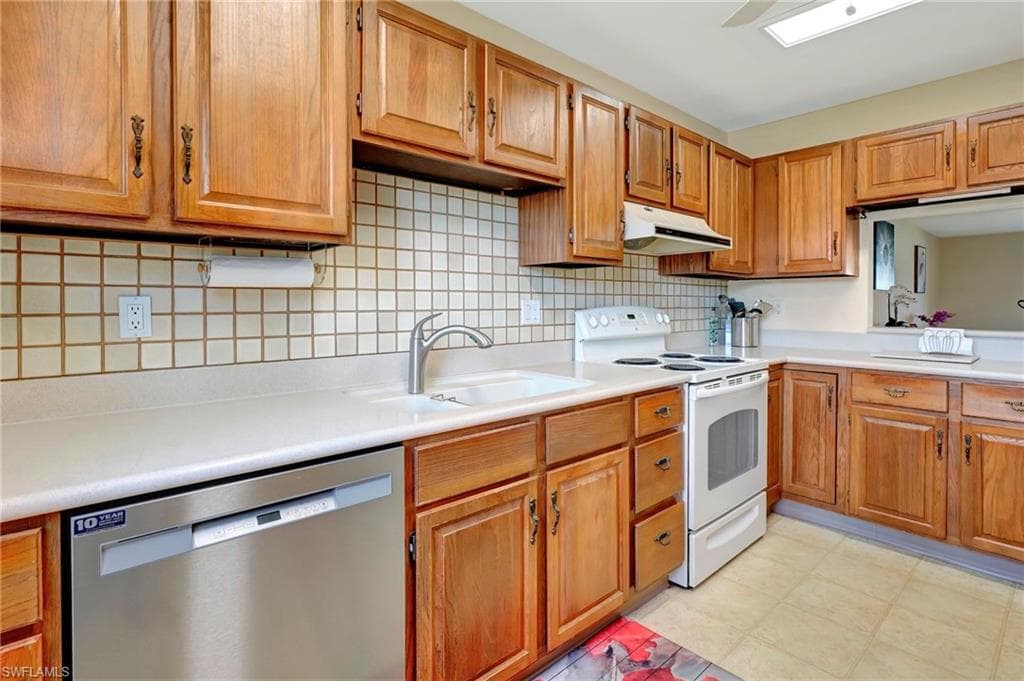 1501 Palm Woode Dr, Fort Myers, FL 33919-4