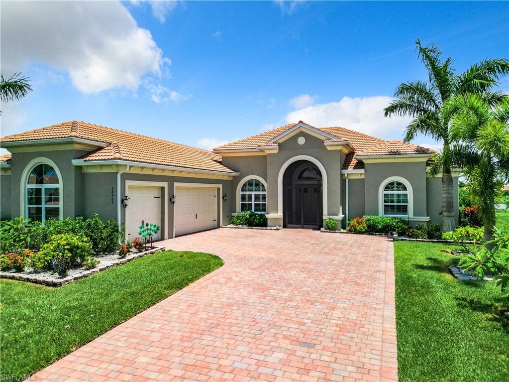 18707 Ensenada Dr, Naples, FL 34114-4