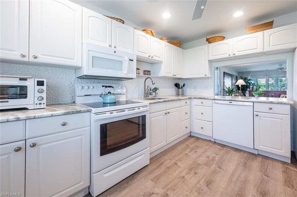 385 Palm Dr 1733, Naples, FL 34112-9