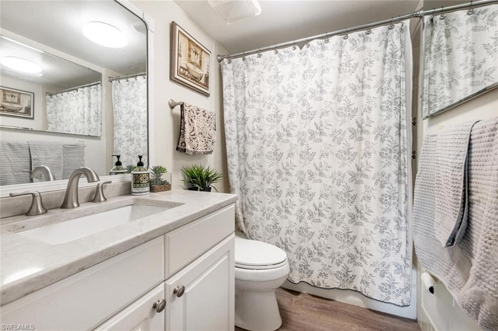 385 Palm Dr 1733, Naples, FL 34112-16