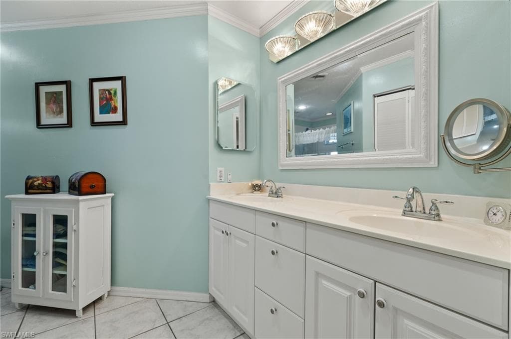 1010 Partridge Cir 202, Naples, FL 34104-14