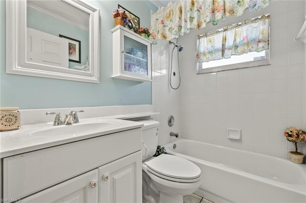 1010 Partridge Cir 202, Naples, FL 34104-18