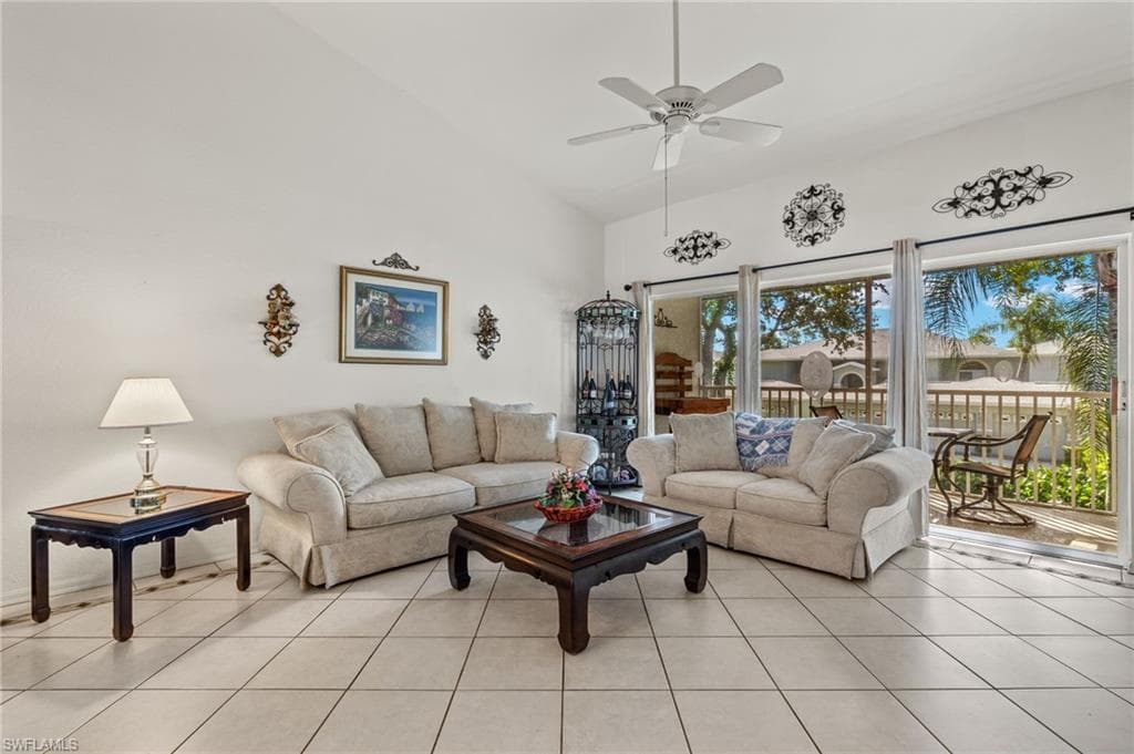 1010 Partridge Cir 202, Naples, FL 34104-1
