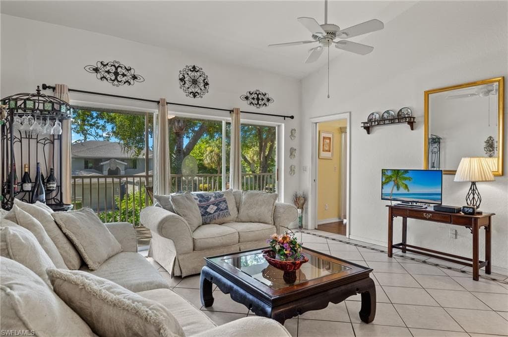 1010 Partridge Cir 202, Naples, FL 34104-3
