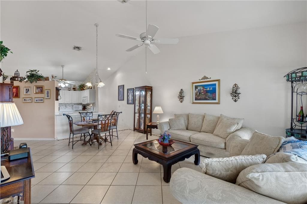 1010 Partridge Cir 202, Naples, FL 34104-4