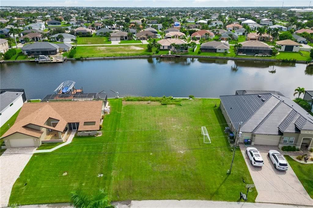 3051 27th Pl, Cape Coral, FL 33914-1
