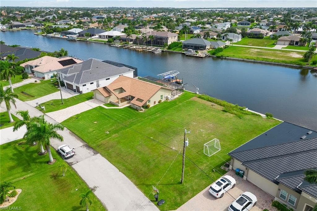 3051 27th Pl, Cape Coral, FL 33914-4