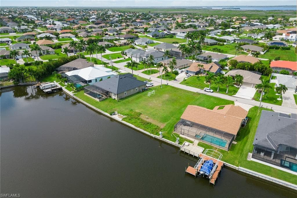 3051 27th Pl, Cape Coral, FL 33914-8