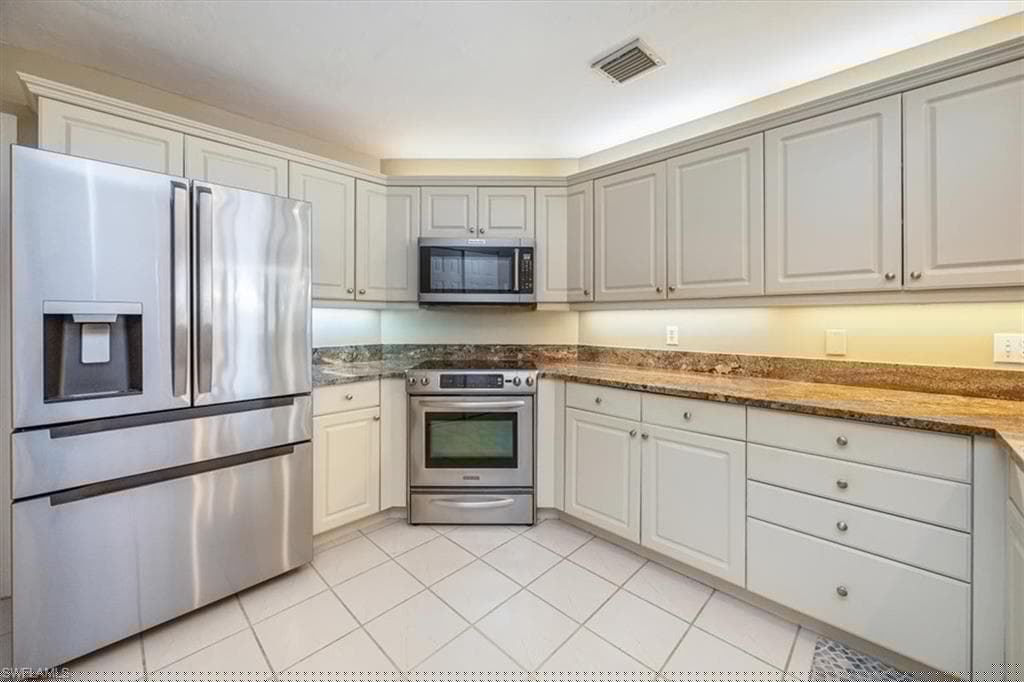 764 Eagle Creek Dr 201, Naples, FL 34113-10