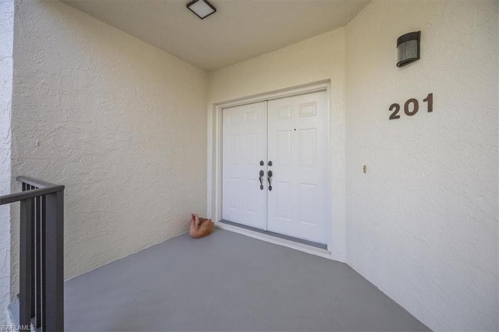 764 Eagle Creek Dr 201, Naples, FL 34113-4