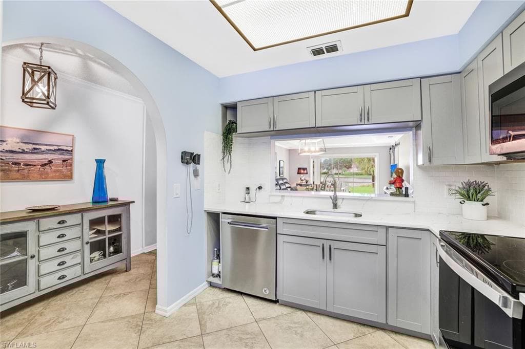 505 Mardel Dr 104, Naples, FL 34104-3