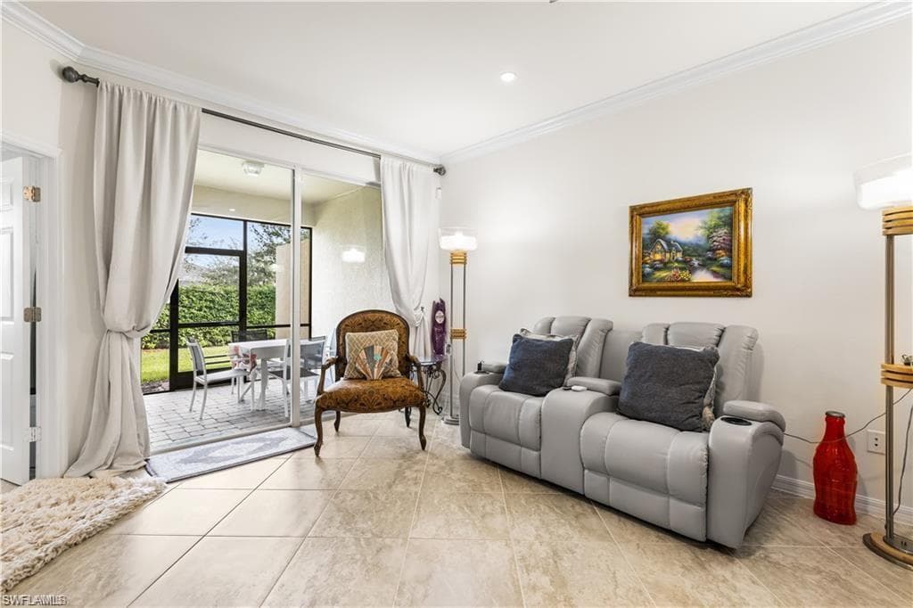 1980 Wellington St, Naples, FL 34120-5