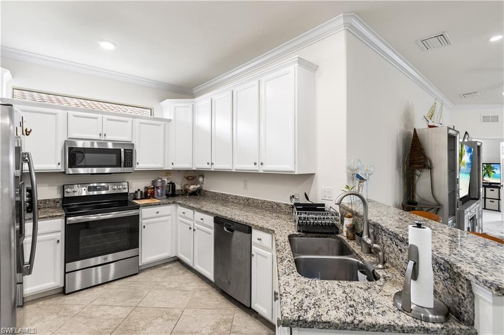 1980 Wellington St, Naples, FL 34120-7