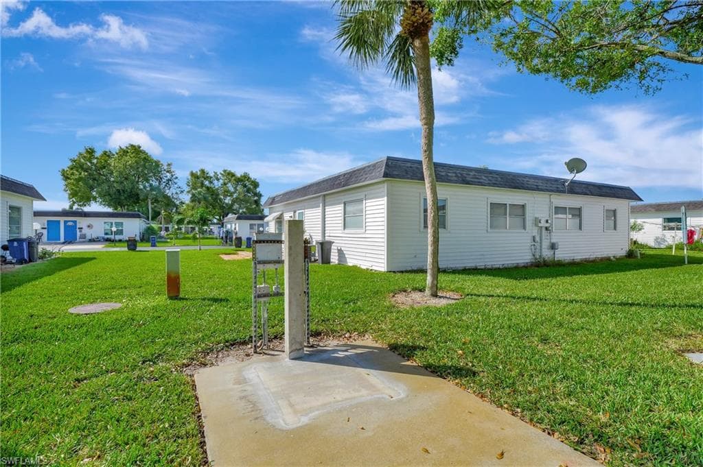 37 Hamlin Ct, Lehigh Acres, FL 33936-32