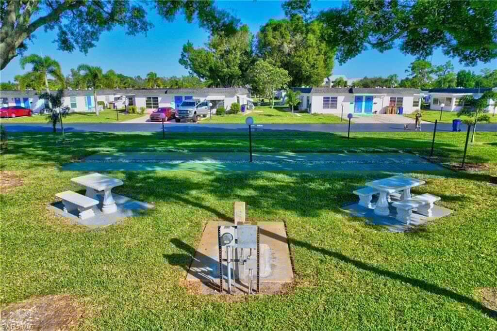 37 Hamlin Ct, Lehigh Acres, FL 33936-33
