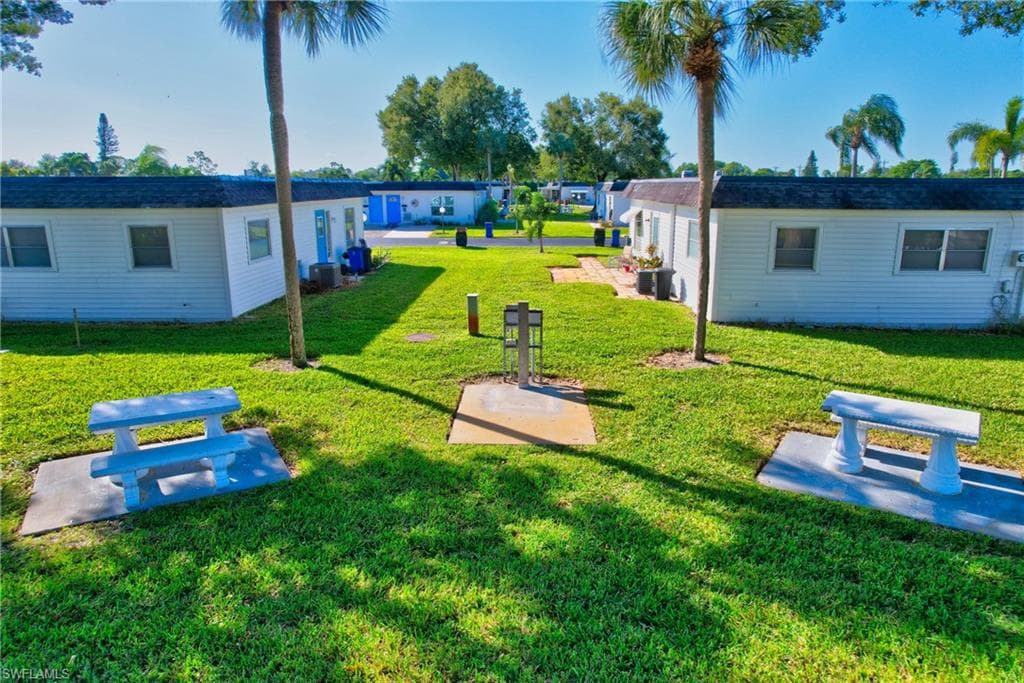 37 Hamlin Ct, Lehigh Acres, FL 33936-37