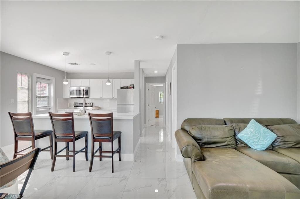 37 Hamlin Ct, Lehigh Acres, FL 33936-5