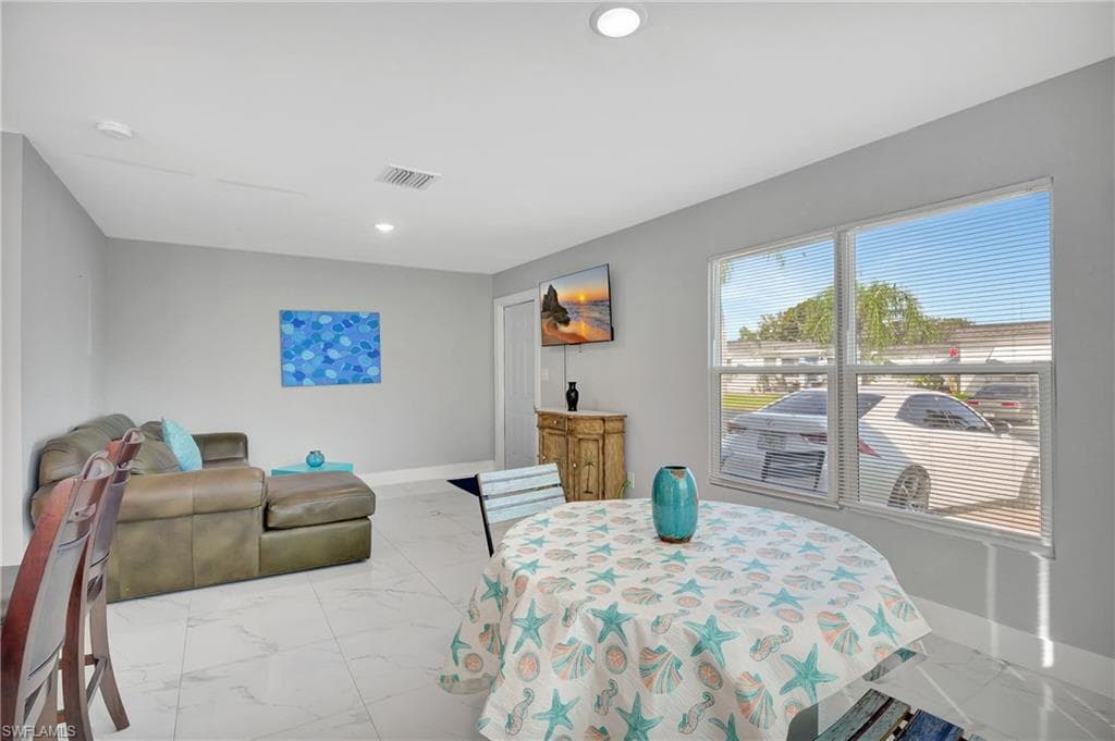 37 Hamlin Ct, Lehigh Acres, FL 33936-7