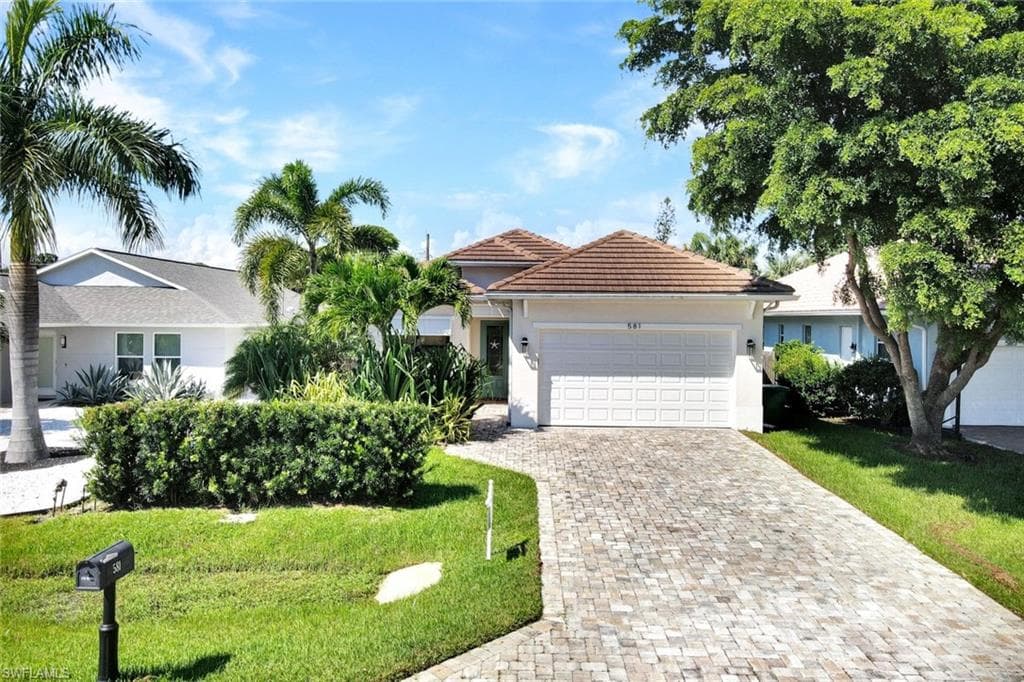 581 102nd Ave N, Naples, FL 34108-2