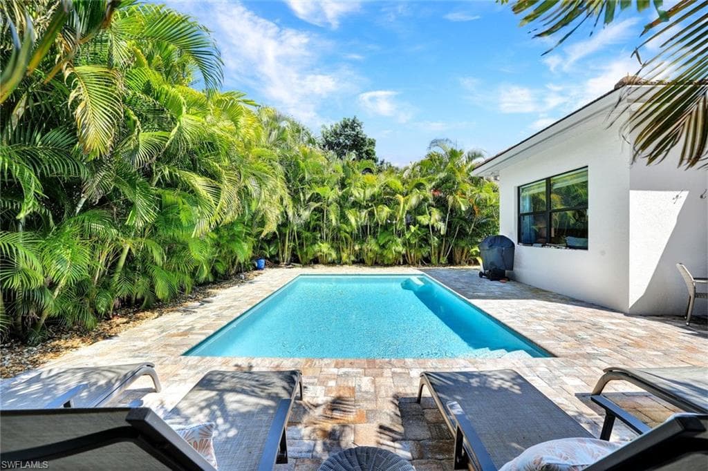 581 102nd Ave N, Naples, FL 34108-4