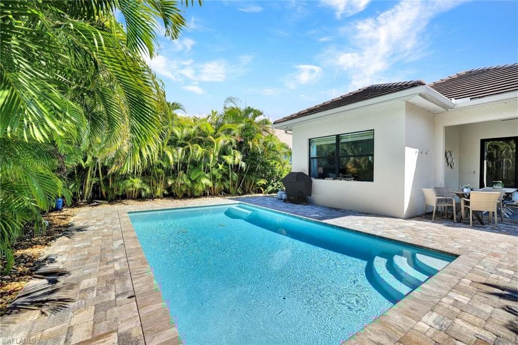 581 102nd Ave N, Naples, FL 34108-5