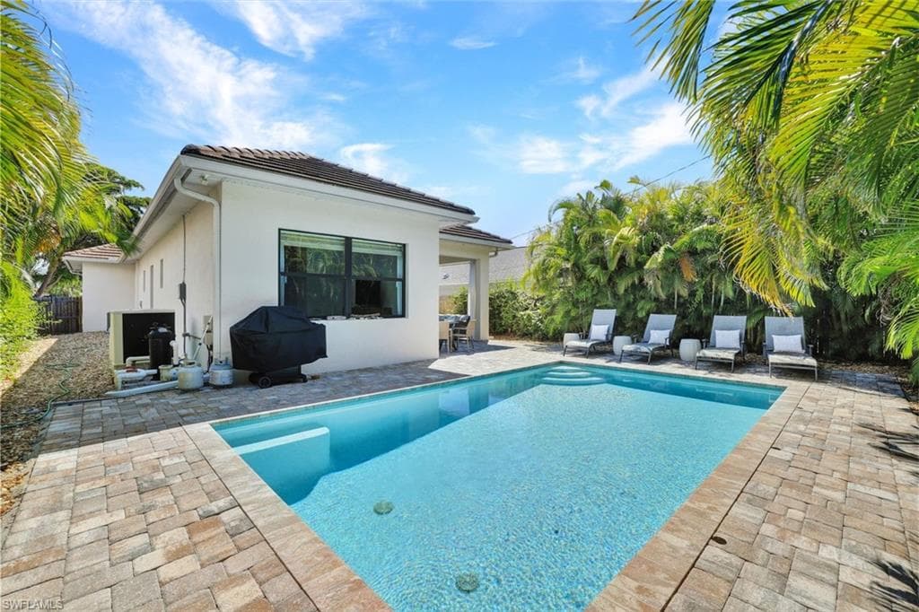 581 102nd Ave N, Naples, FL 34108-6