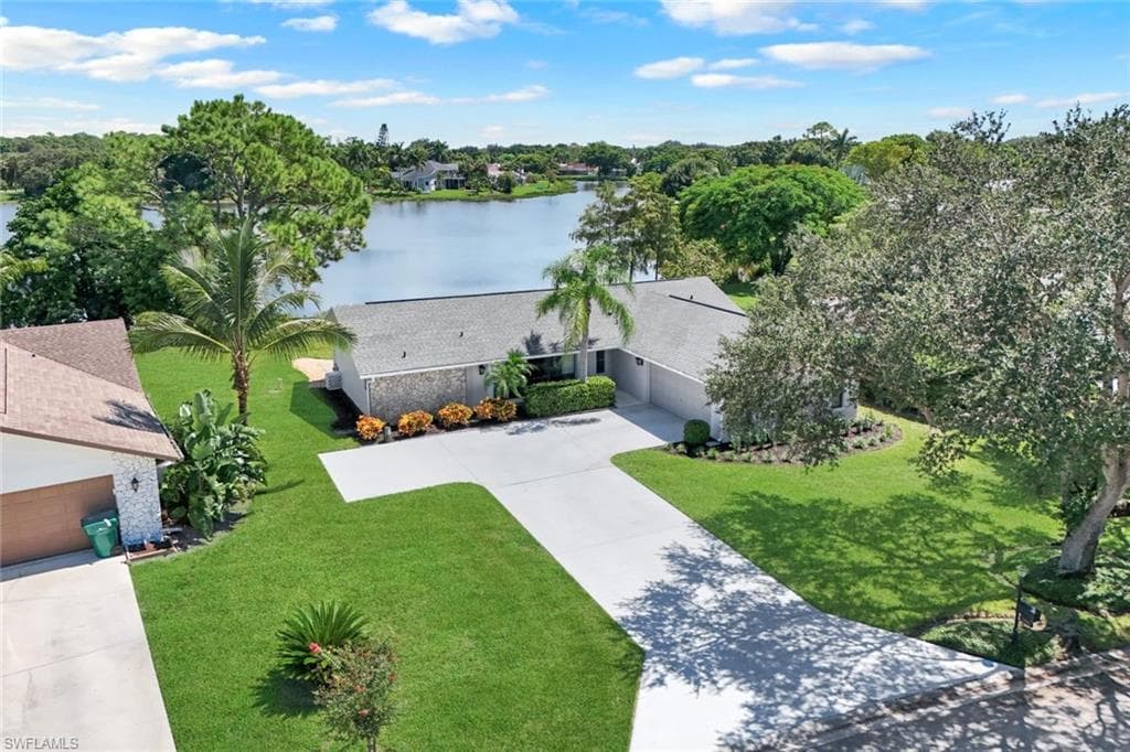 9694 Litchfield Ln, Naples, FL 34109-4