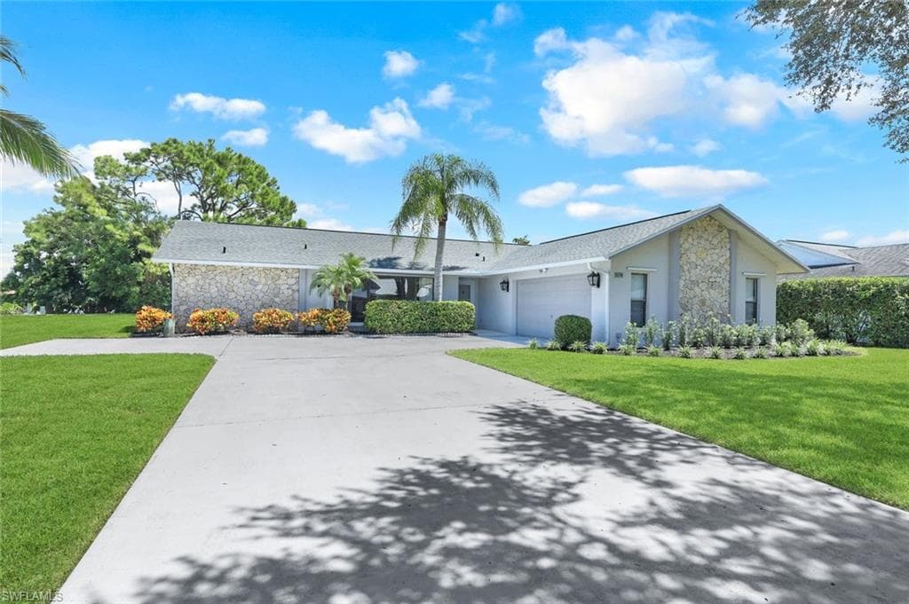 9694 Litchfield Ln, Naples, FL 34109-5