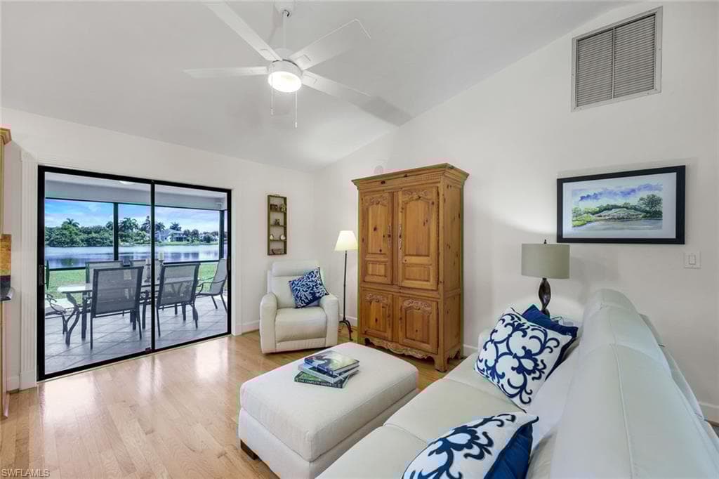 9694 Litchfield Ln, Naples, FL 34109-7
