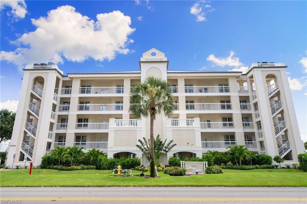 9700 Gulf Shore Dr 202, Naples, FL 34108-31