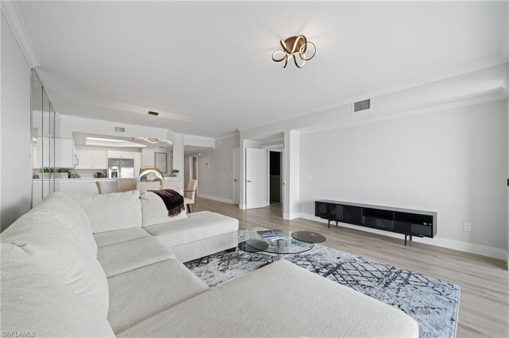 9700 Gulf Shore Dr 202, Naples, FL 34108-2