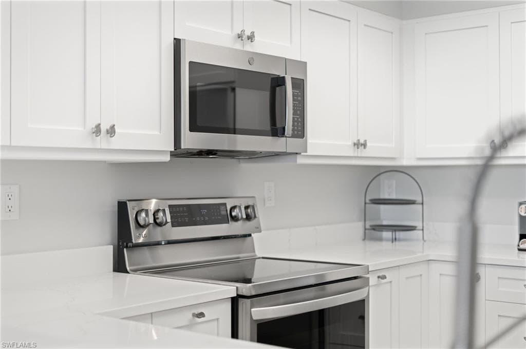 9700 Gulf Shore Dr 202, Naples, FL 34108-7