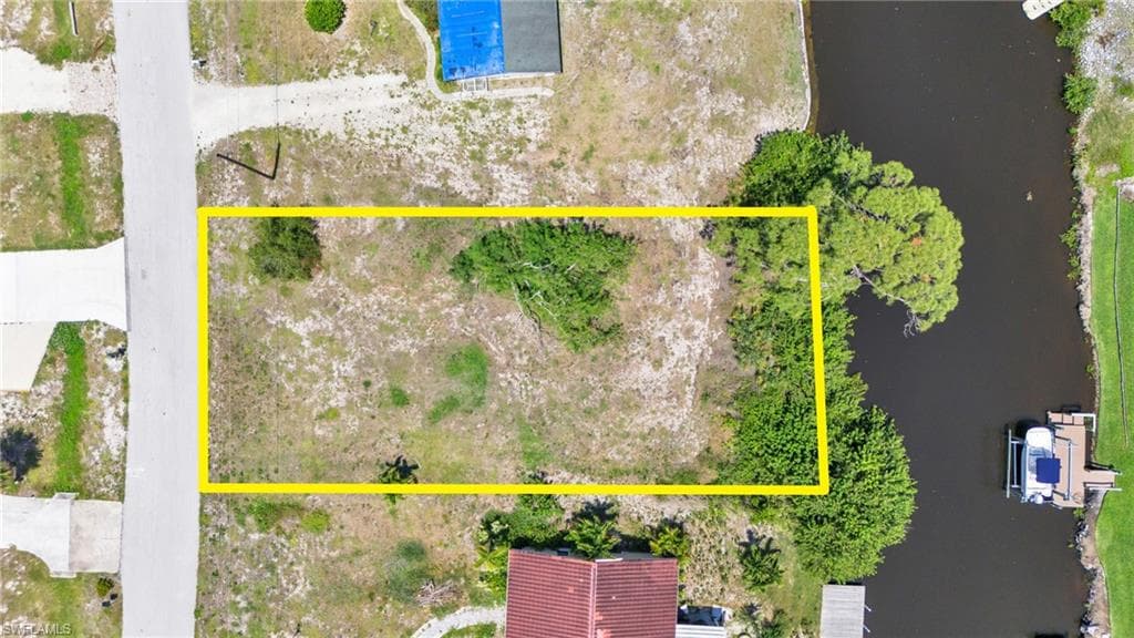 4960 Royal Palm Dr, Estero, FL 33928-4