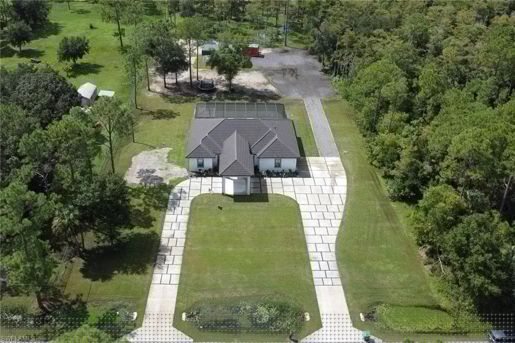 62 35th Ave NE, Naples, FL 34120-7