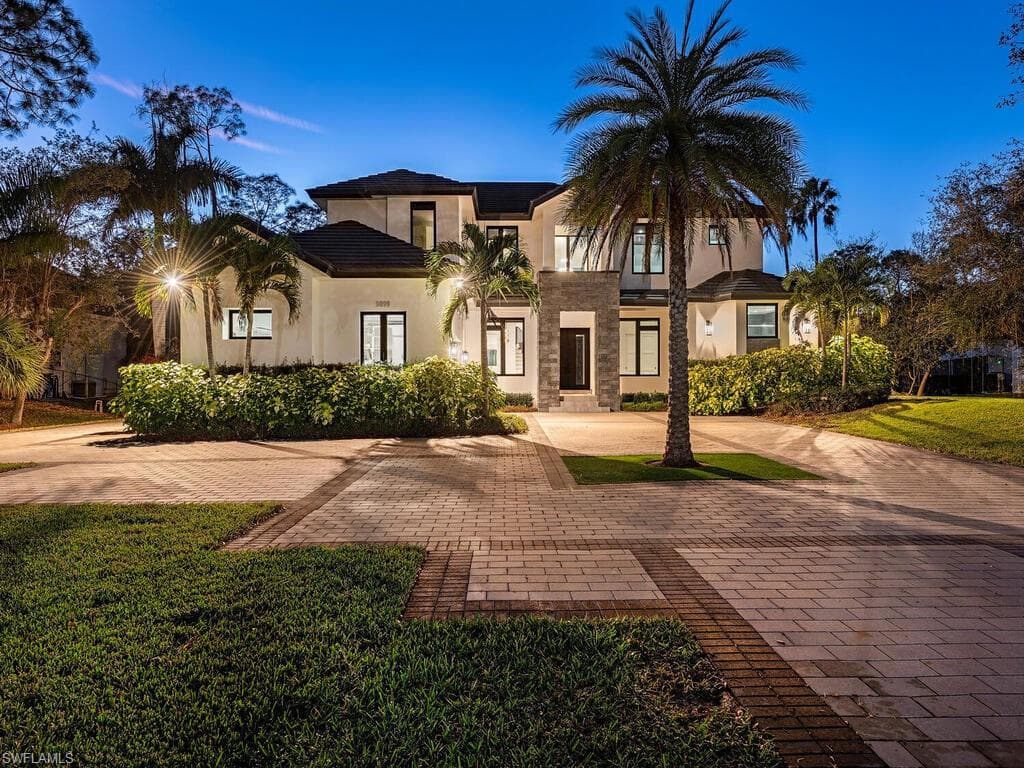 9099 The Ln, Naples, FL 34109-1