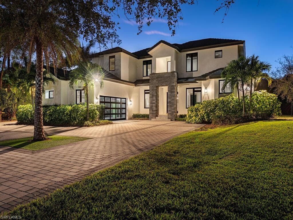 9099 The Ln, Naples, FL 34109-4