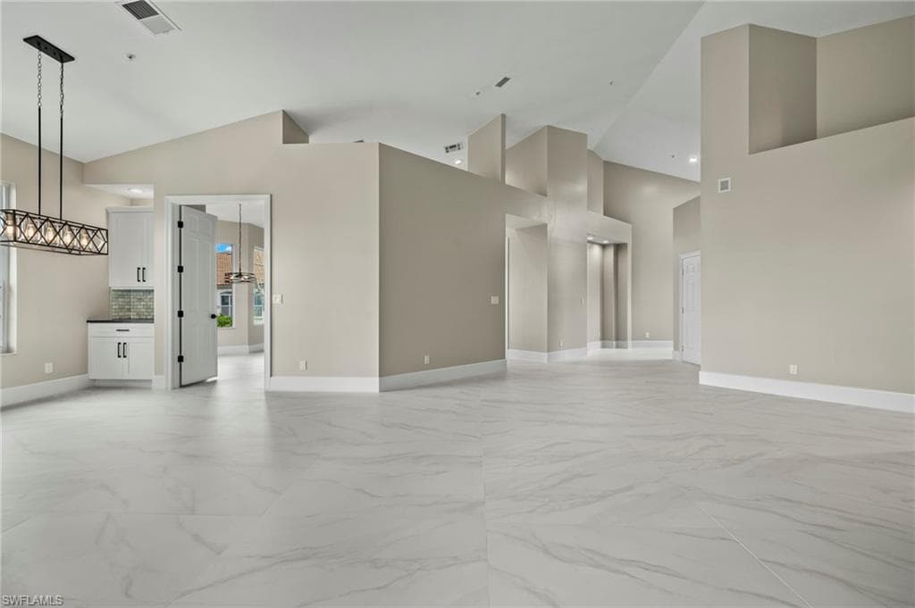 164 Colonade Cir 1307, Naples, FL 34103-7
