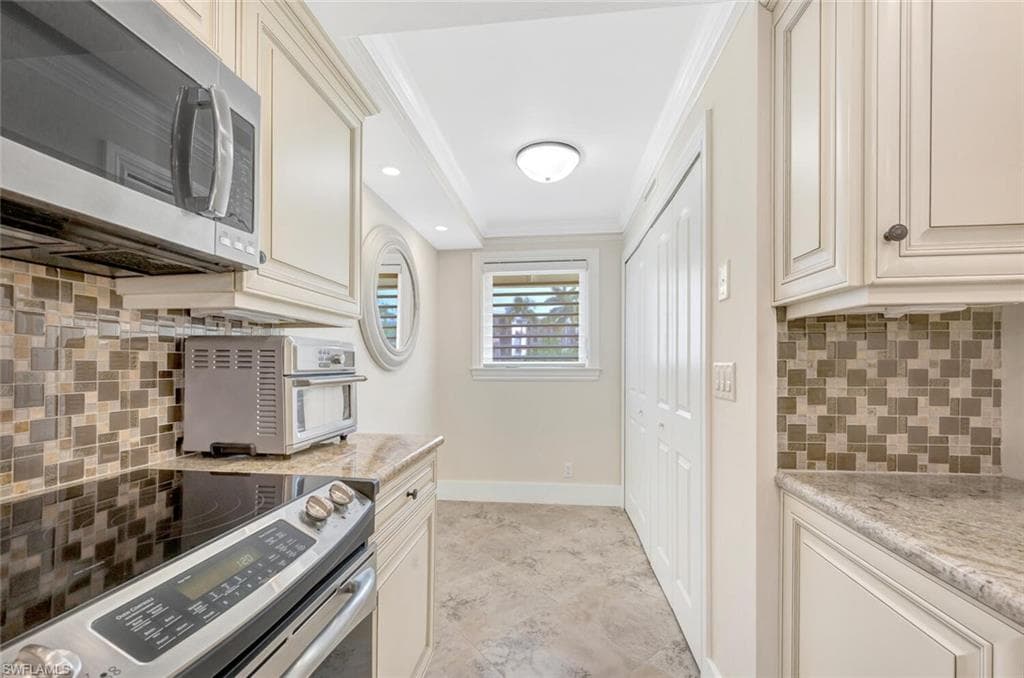 800 River Point Dr 536, Naples, FL 34102-9