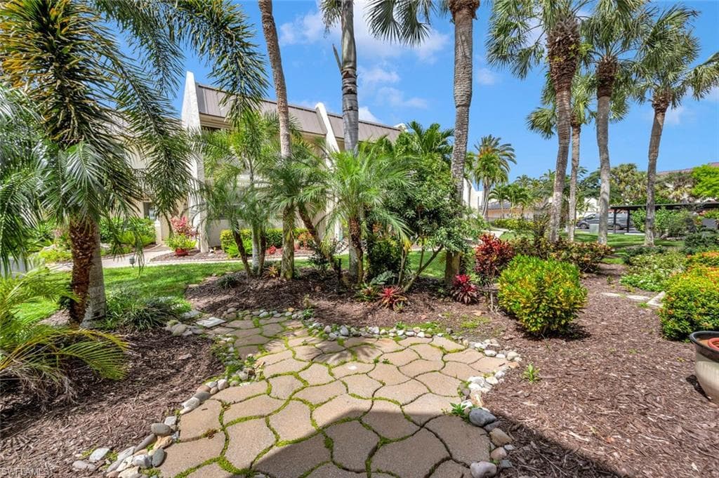 800 River Point Dr 536, Naples, FL 34102-20