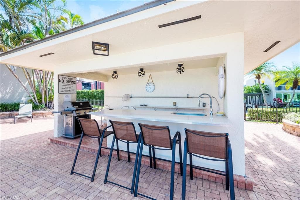 800 River Point Dr 536, Naples, FL 34102-22