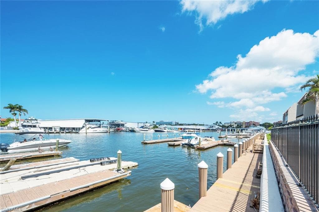 800 River Point Dr 536, Naples, FL 34102-23