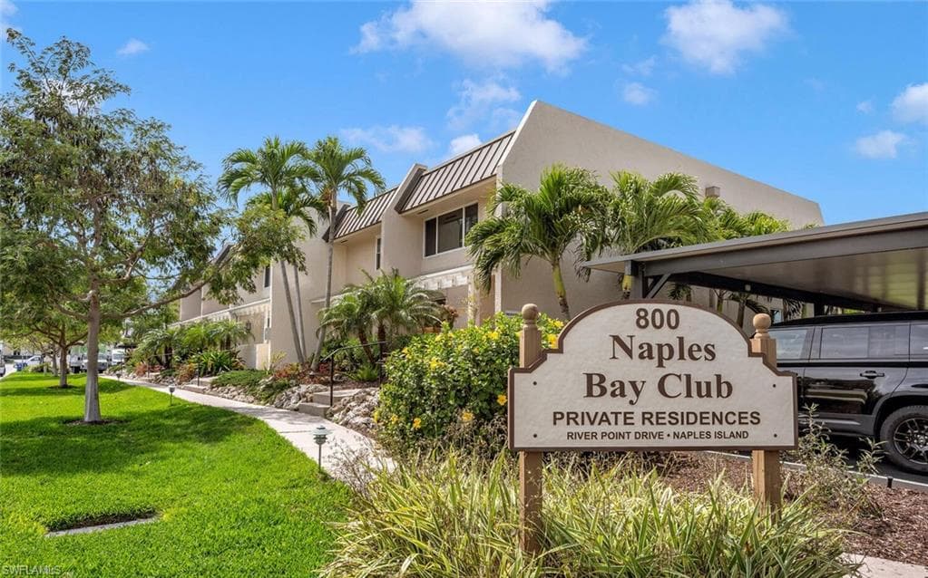 800 River Point Dr 536, Naples, FL 34102-25
