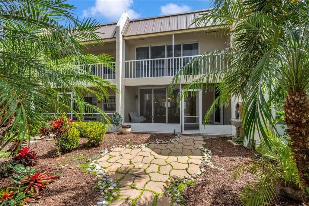 800 River Point Dr 536, Naples, FL 34102-3